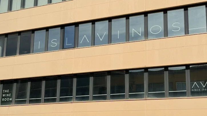ISLAVINOS Exclusive wines — Tienda de vinos in Palma